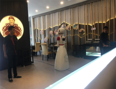马来西亚首家机器人餐厅亮相，老阿婆火锅海外营运拉开序幕
